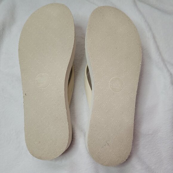 Gucci Marmont Platform Flip Flops w/Metal Emblem - Picture 4 of 10